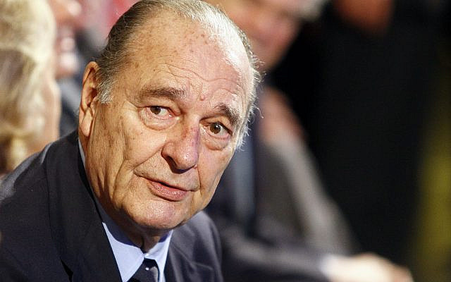 L'ancien président français Jacques Chirac assistant à une cérémonie de remise des lauréats de la Fondation Chirac au musée du Quai Branly à Paris. Jacques Chirac, le 24 novembre 2011 (AP Photo / Francois Mori, File) L'ancien président français Jacques Chirac assistant à une cérémonie de remise des lauréats de la Fondation Chirac au musée du Quai Branly à Paris. Jacques Chirac, le 24 novembre 2011 (AP Photo / Francois Mori, File)