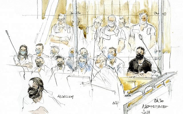 Croquis montrant l'accusé Salah Abdeslam, en bas à gauche dans la salle d'audience spéciale construite pour le procès des attentats de 2015, le mercredi 8 septembre 2021 à Paris. (Noelle Herrenschmidt via AP)