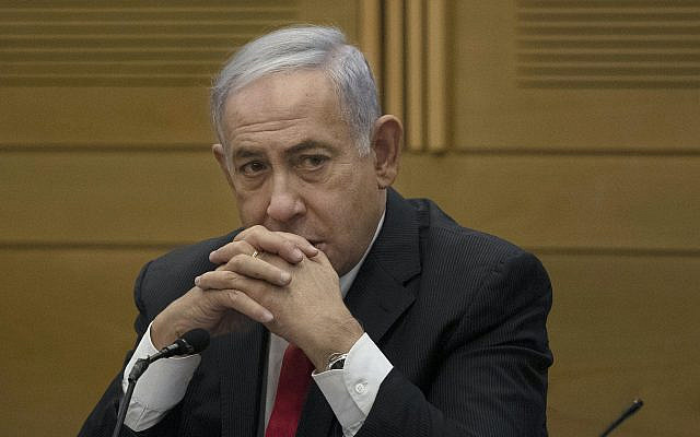 L'ancien Premier ministre israélien Benjamin Netanyahu s'adressant aux membres du parti d'opposition de droite, à la Knesset, le parlement israélien, à Jérusalem le 14 juin 2021. (AP Photo/Maya Alleruzzo, Fichier)
