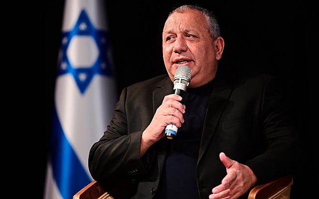 Gadi Eizenkot prenant la parole lors d'une conférence organisée par les « Commandants pour la sécurité d'Israël » à Herzliya, le 2 octobre 2022. Photo Avshalom Sassoni/Flash90