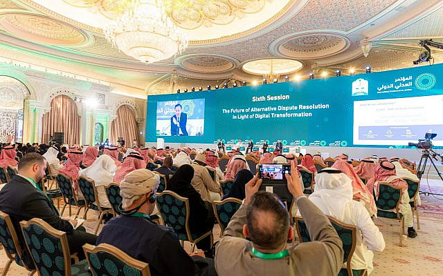 Des délégués du monde entier se réunissant à Riyad pour participer à des discussions sur l'avenir des systèmes judiciaires et l'application des technologies numériques à la justice.