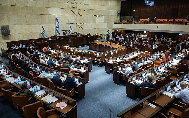 Une discussion et un vote sur la loi Hametz, dans la salle de réunion de la Knesset, le parlement israélien à Jérusalem, le 28 mars 2023. Photo de Yonatan Sindel/Flash90