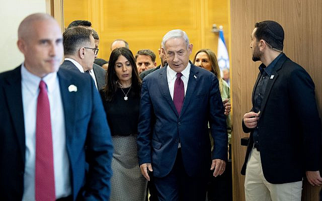 Le Premier ministre israélien et chef du parti Likud Benjamin Netanyahu vu après une réunion du parti Likud à la Knesset, le parlement israélien à Jérusalem, le 14 juin 2023. Photo de Yonatan Sindel/Flash90