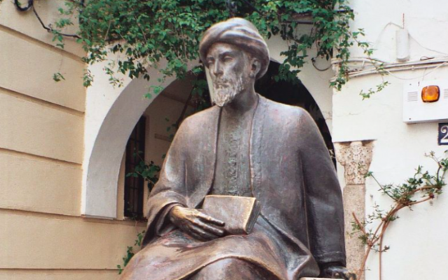 Statue de Maïmonide dans l'ancienne Juderia de Cordoue. (Crédit : CC BY-SA 3.0)