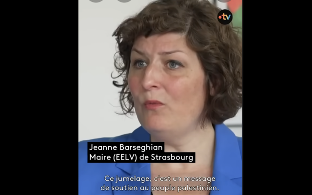 La maire de Strasbourg a reçu une délégation de représentants palestiniens du Comité pour le camp d'Aïda à l'occasion du jumelage de la ville avec le camp d'Aïda. (Crédit : Youtube / Capture d'écran ; utilisée conformément à l'article 27a de la loi sur le droit d'auteur) La maire de Strasbourg a reçu une délégation de représentants palestiniens du Comité pour le camp d'Aïda à l'occasion du jumelage de la ville avec le camp d'Aïda. (Crédit : Youtube / Capture d'écran ; utilisée conformément à l'article 27a de la loi sur le droit d'auteur)