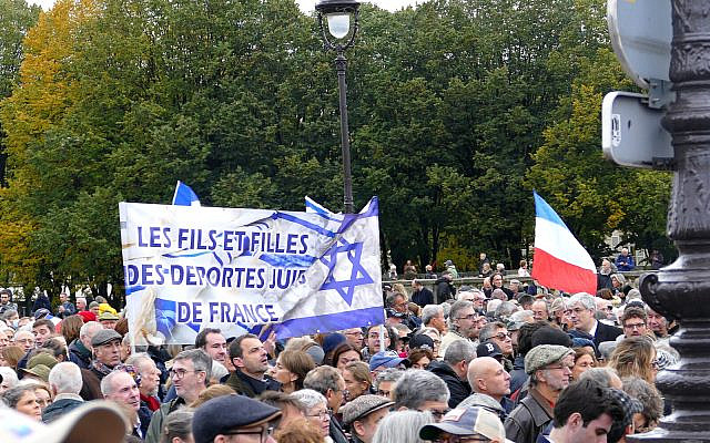 Marche contre l'antisémitisme sur l'esplanade des Invalides, à Paris le 12 novembre 2023. (Crédit : CC-BY-SA 4.0)