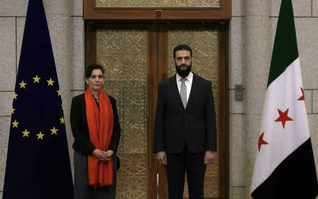 Visite de Hadja Lahbib, commissaire européenne, en Syrie le 17 janvier 2025 à Damas. Ahmed al-Charaa (à droite) et Hadja Lahbib.(Crédit : Union européenne - CC BY 4.0)