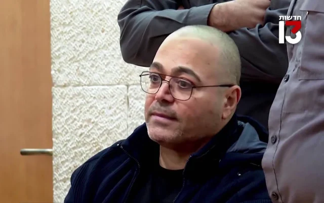 Une photo non datée du chef du crime Yaniv Zaguri devant un tribunal israélien. (Capture d'écran : Chaîne 13)