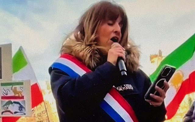 La députée Caroline Yadan lors de la manifestation pour la démocratie en Iran, à Paris le 11 janvier 2026. (Crédit : Archives Caroline Yadan - publication autorisée libre de droits)