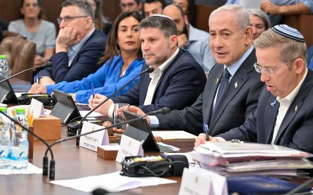 Les membres du gouvernement discutent du budget 2026, le 5 décembre 2025. (Crédit : Kobi Gideon/GPO) Les membres du gouvernement discutent du budget 2026, le 5 décembre 2025. (Crédit : Kobi Gideon/GPO)