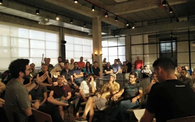 The Junction, le premier accélérateur d'entreprises d'Israël, est situé dans le sud de Tel Aviv et propose des espaces de travail ouverts. (Crédit : autorisation)