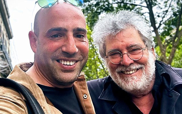 Avec Ofer Bronchtein, lors de l’un de mes récents passages à Paris (Credit: Shay Gal) Avec Ofer Bronchtein, lors de l’un de mes récents passages à Paris (Credit: Shay Gal)