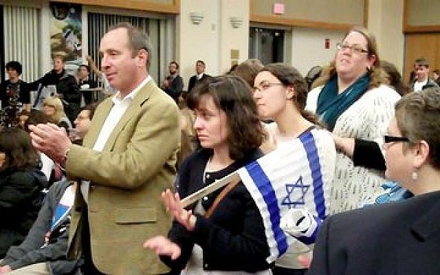 It was standing room only Monday at the Jewish Community Center in Squirrel Hill as hundreds of Jews from the city and suburbs turned out for the We Stand With Israel rally. (Chronicle photo by Lee Chottiner)
