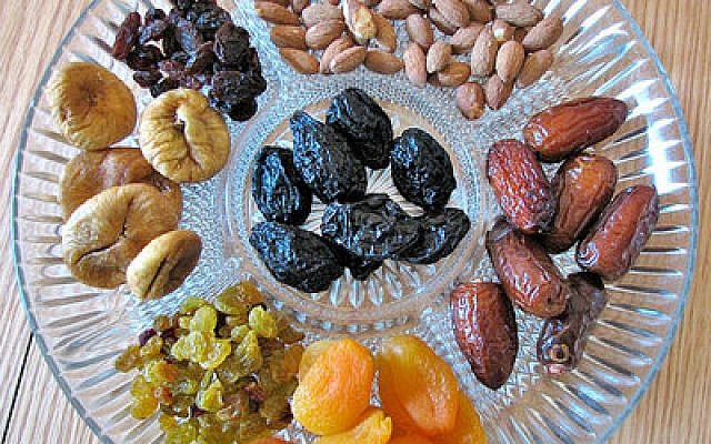 Dried fruit and nuts on a platter, traditionally eaten on Tu B'Shevat. (Wikimedia Commons)