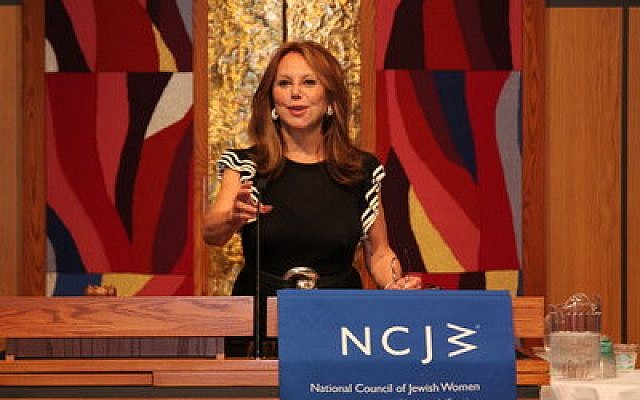 Marlo Thomas addresses the annual meeting of the National Council of Jewish Women, Pittsburgh Chapter. (NCJW photo)