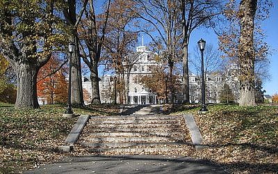 (Swarthmore College. Credit: Wikimedia Commons)