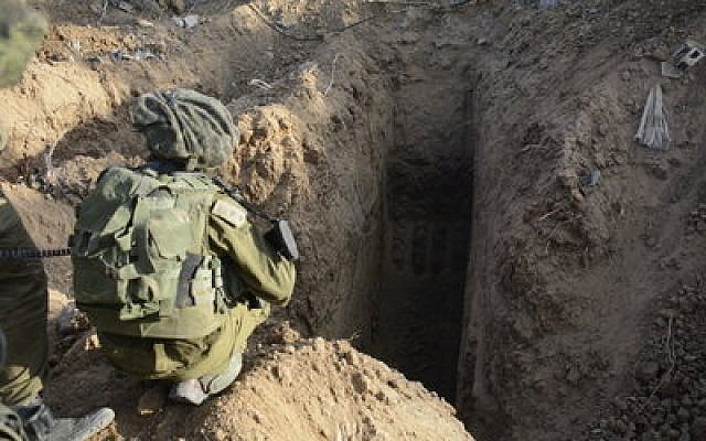 Israeli paratroopers inspecting the entrance of a tunnel they discovered in the northern Gaza Strip, July 18, 2014. (IDF Spokesperson/Flash 90)