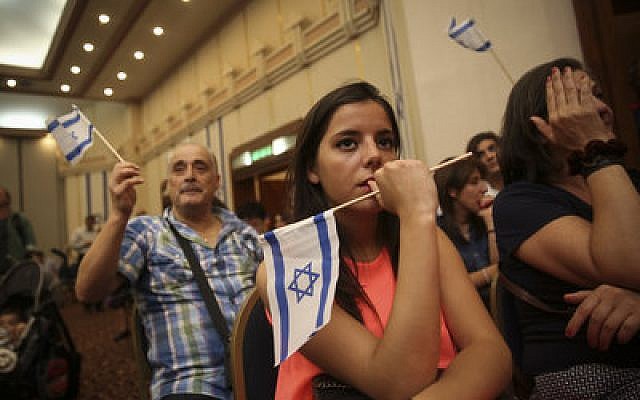 New French immigrants to Israel seen during a welcome ceremony at the Ramada Hotel in Jerusalem, July 17, 2014. (Hadas Parush/Flash90)