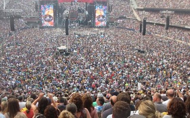 More than 70,000 fans pack Chicago’s Soldier Field for the finale of the Grateful Dead’s three-concert Fare Thee Well Tour on July 5. (Photo by Howard Blas)