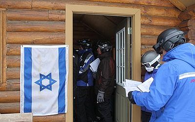 An Israeli flag is posted at Deer Valley’s Sunset Cabin every Friday afternoon to alert skiers to the weekly Kabbalat Shabbat service. 

Photo by Uriel Heilman