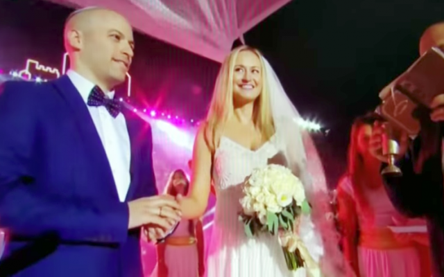 Avi Steinberg and Rachel Dixon were married at the Maccabiah Games’ opening ceremony in Jerusalem.
(YouTube image)