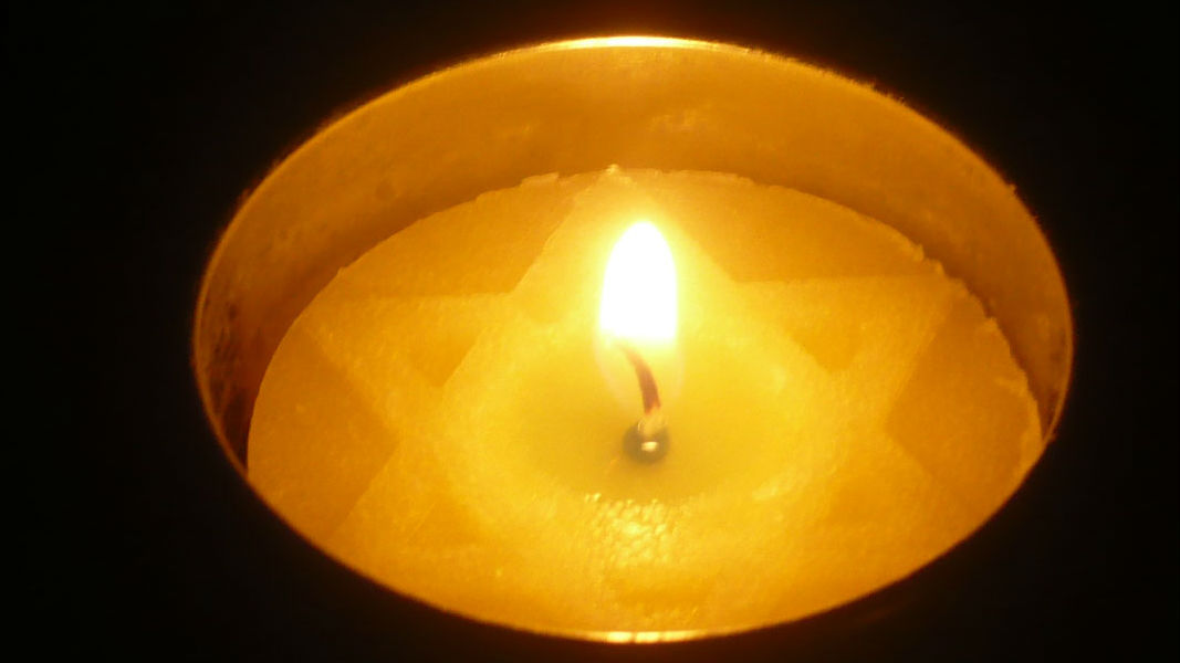 memorial-candle_16x9