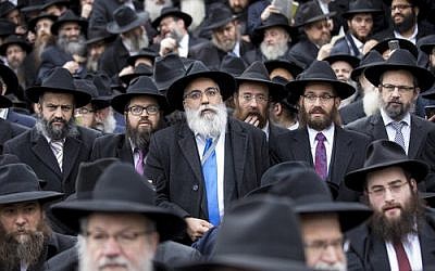 Chabad-Lubavitch emissaries from around the world gather for their annual group photo during the 44th annual Kinus Hashluchim (gathering of emissaries) this month. (Photo courtesy of Chabad-Lubavitch)