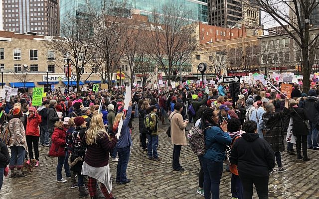 A crowd of protesters gathered for the Pittsburgh iteration of the Women's March on Washington. (Photo by Lauren Rosenblatt)