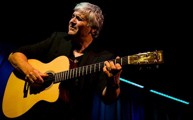 Laurence Juber will be performing a free concert at Temple Emanuel of South Hills on Saturday, March 24. (Photo courtesy of Laurence Juber)
