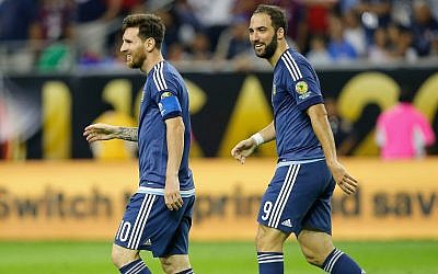Lionel Messi, left, and Gonzalo Higuain of Argentina playing against the United States during the 2016 Copa America Centenario in Houston. (Photo by Bob Levey/Getty Images)