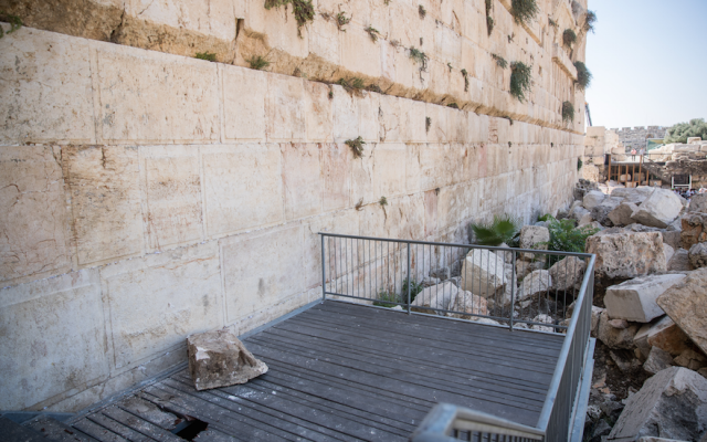 A large chunk of stone dislodged from the Western Wall at the mixed-gender prayer section in Jerusalem, Israel, July 23, 2018. (Photo by Yonatan Sindel/Flash90)