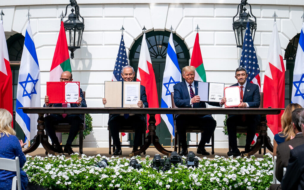 From left, Minister of Foreign Affairs of Bahrain Dr. Abdullatif bin Rashid Al-Zayani, Israeli Prime Minister Benjamin Netanyahu, President Donald J. Trump and Minister of Foreign Affairs for the United Arab Emirates Abdullah bin Zayed Al Nahyan sign the Abraham Accords Tuesday, Sept. 15, 2020, on the South Lawn of the White House. (Official White House Photo by Tia Dufour)