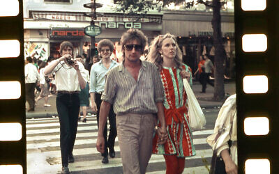 "Rod Stewart" by Alain Bachellier is licensed under CC BY-NC-SA 2.0