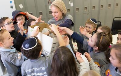 Volunteers at a past Mitzvah Day (Photo by Josh Franzos)