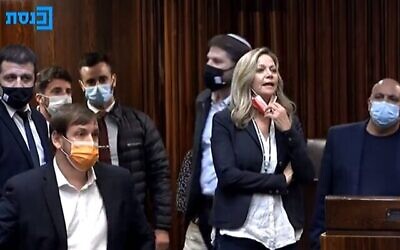 Blue and White MK Miki Haimovich votes in the Knesset against a bill that might have staved off elections, Dec. 21, 2020 (Knesset channel screenshot)