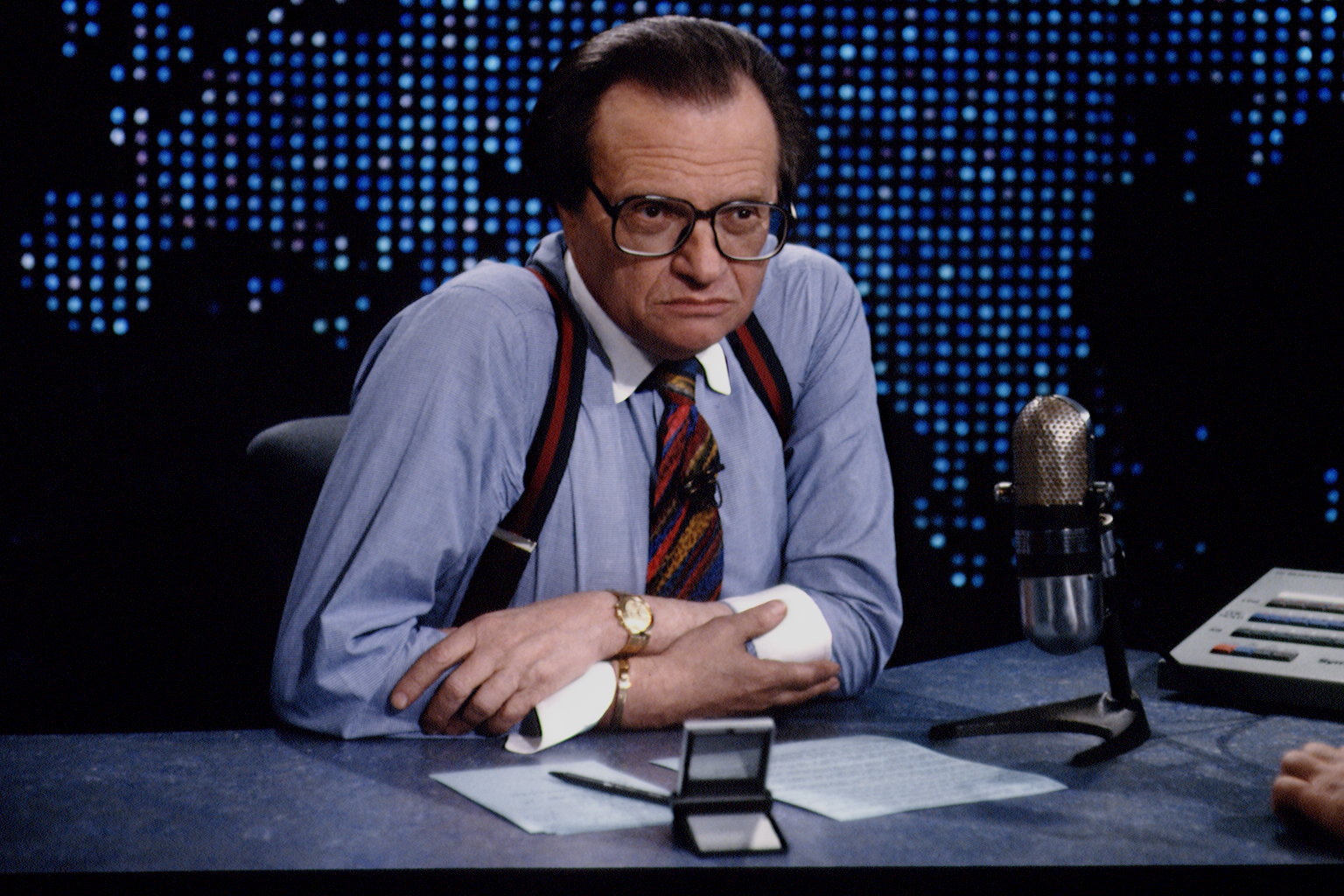Larry King, legendary Jewish TV interviewer, dies at 87