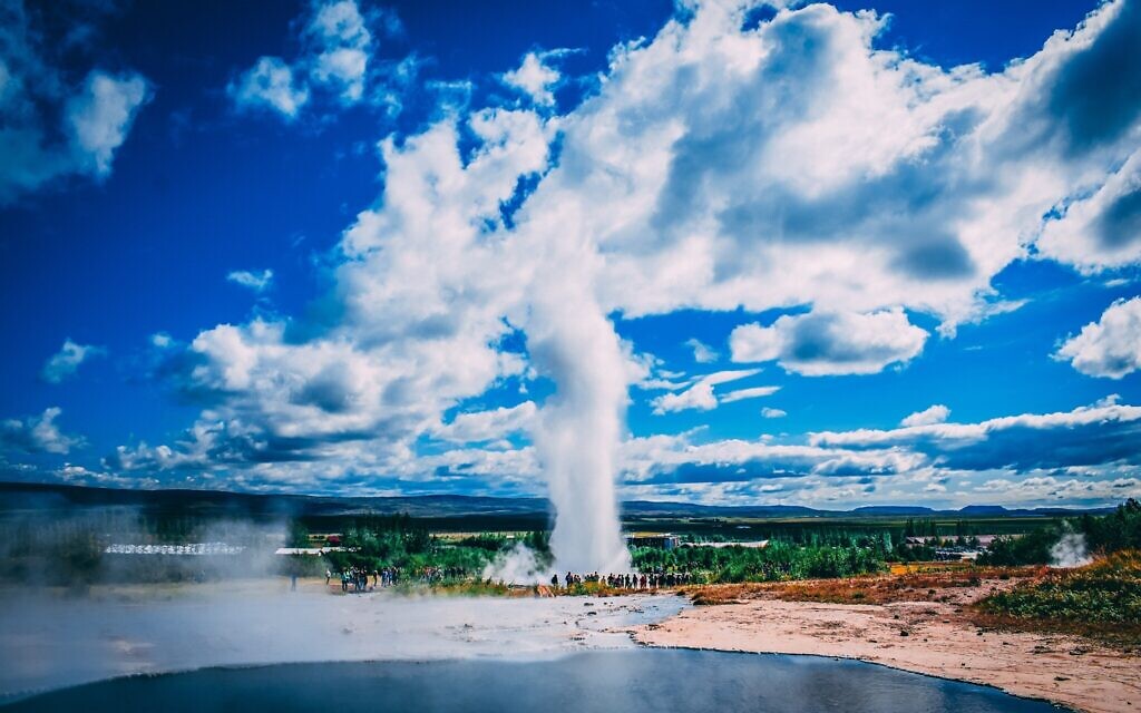 A scene in Iceland (Photo by Rudolf Kirchner via Pexels)