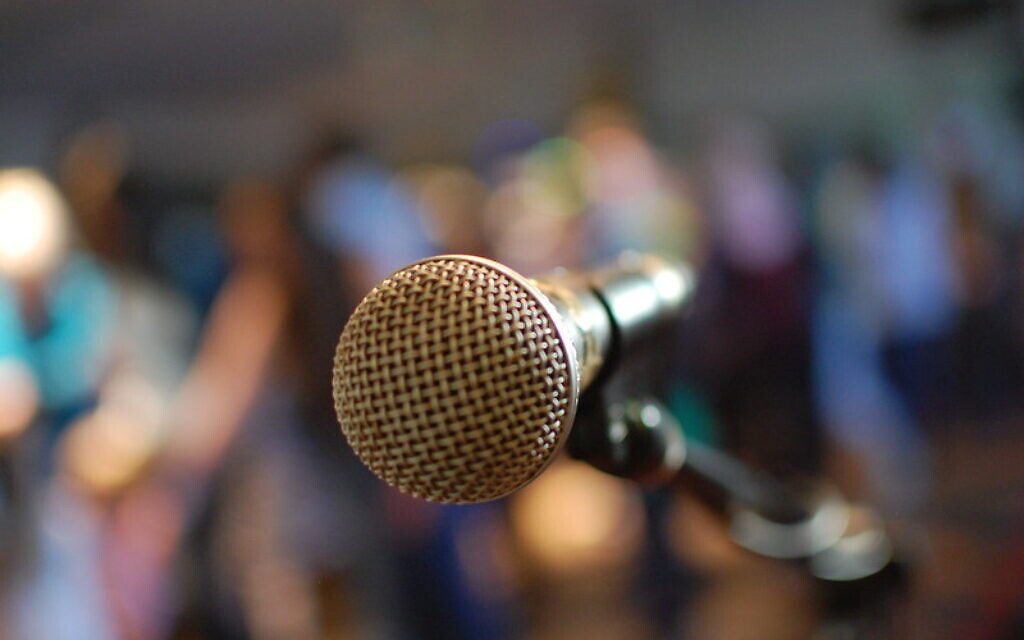 Microphone by tie the ribbons, courtesy of flickr.com.