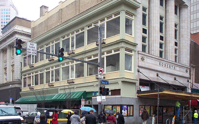 Photo via Wikimedia Commons, Cbaile19, CC0 Photo via Wikimedia Commons, Cbaile19, CC0