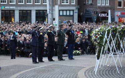 Soldier salute during the official commemoration for Holocaust victims and war casualities in Amsterdam, the Netherlands, on May 4, 2019. (Ministerie van Defensie)