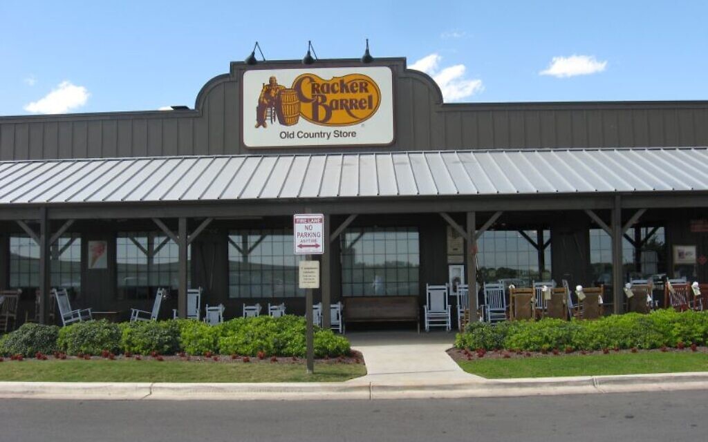 The author had a "tucky" encounter at a Cracker Barrel restaurant while traveling. (Dave Stone, creativecommons.org/licenses/by/2.0>, via Wikimedia Commons)