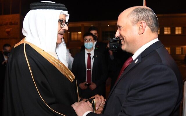 Israeli Prime Minister Naftali Bennett, right, meets with Bahraini Foreign Minister Abdullatif bin Rashid Al Zayani in Manama, Feb. 14, 2033. (Haim Zach, Israeli Government Press Office)