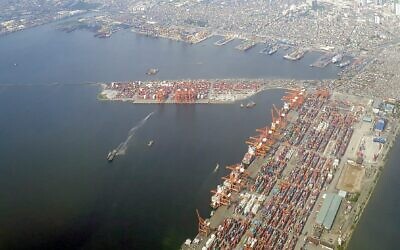 Aerial view of the Port of Manila (© Mosbatho via Wikimedia Commons)
