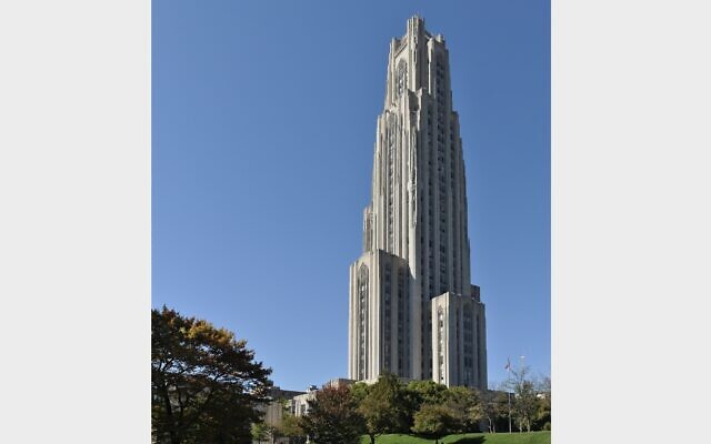 Cathedral of Learning at the University of Pittsburgh (Photo by Notyourbroom, creativecommons.org/licenses/by/3.0>, via Wikimedia Commons)