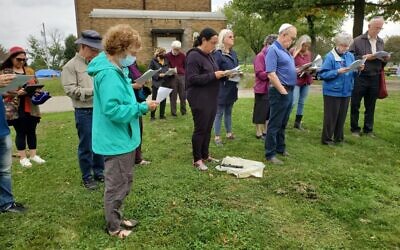 New Community Chevra Kadisha members gather at the Beth Shalom Cemetery in Shaler Township in October 2021. Photo by Adam Reinherz