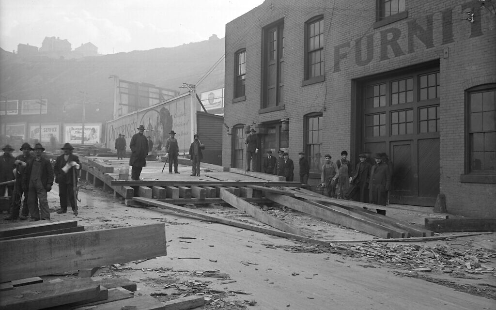 Crews building a temporary plank road over a collapsed section of Bigelow Boulevard in November 1920.
(Pittsburgh City Photographer Collection, University of Pittsburgh)