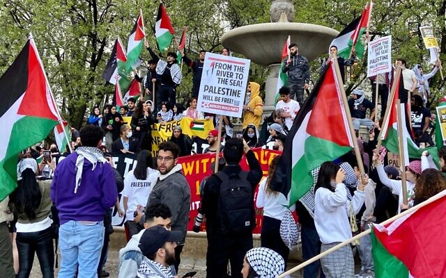 Hundreds of protestors gathered at the Israel Mission in Manhattan on Wednesday to support Palestine. (Jacob Henry)