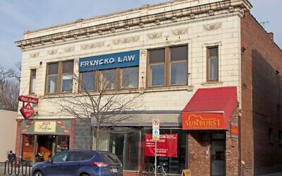 The Beacon Club was one of Pittsburgh’s most infamous gambling clubs. It had its first location on the second floor of this Forbes Avenue building. Photo by David Rotenstein.