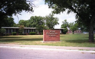 Robb Elementary School was home to the second deadliest school shooting in U.S. history. Photo by Don Holloway, courtesy of flickr.com.