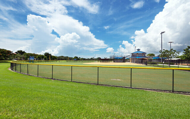 Softball Field by SEWinds via Flickr at www.flickr.com/photos/79963389@N02/14627747569